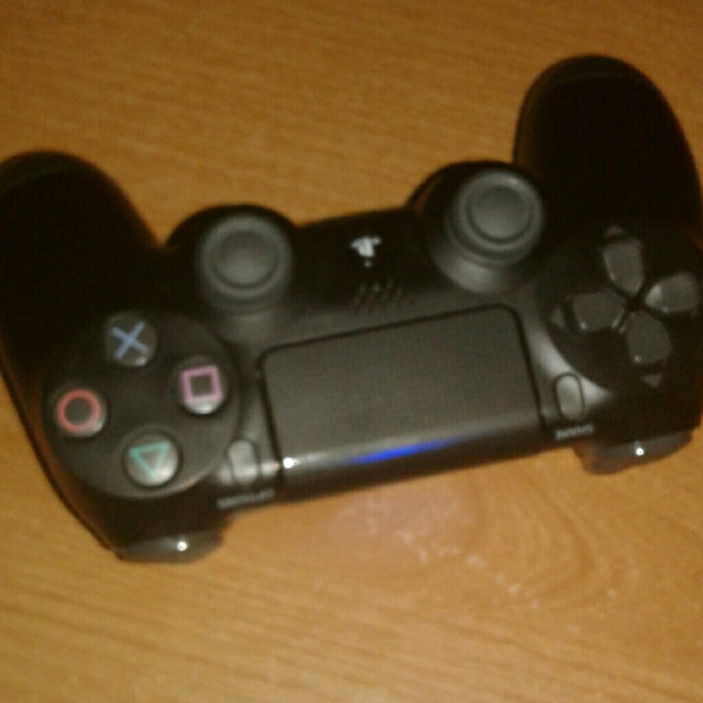 PS4 Controller - Picture 2 of 4